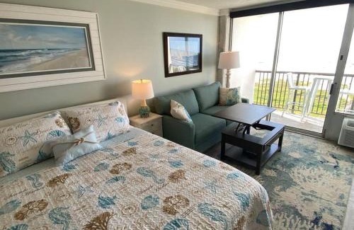 Galveston Apartment | Stunning 8th floor View of the Beach - Islander East Studio