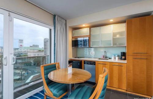 Ala Moana House | Stunning Ala Moana 1BR W Balcony & Mountain City Views 0626