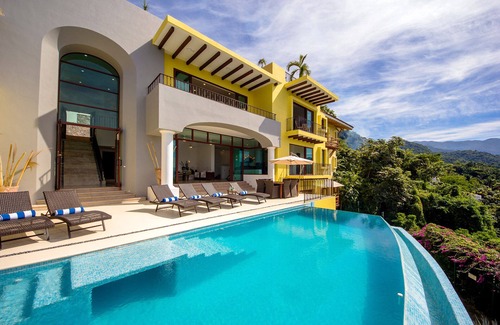 Conchas Chinas Villa | Stunning and elegant Villa with great panoramic views , full staff ,private pool