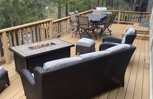 Hamilton Branch House | Stunning and Luxurious Riverfront home for 6 with two king beds