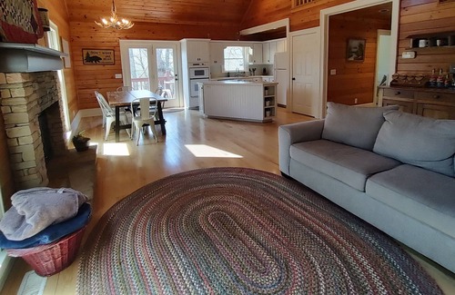 Dillard Cabin | Stunning and Spacious Family Cabin