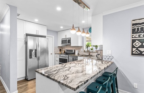 Boulevard Heights House | Stunning and Spacious 4 bedroom Hollywood Oasis with Private Pool & Covered Patio.