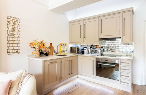 Colville Apartment | Stunning and Stylish 1 bed Notting Hill Flat
