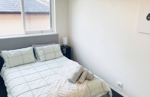 St Kilda West Apartment | Stunning apartment within minutes of everything