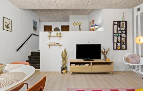 Kjellerup Apartment | Stunning Apartment In Kjellerup