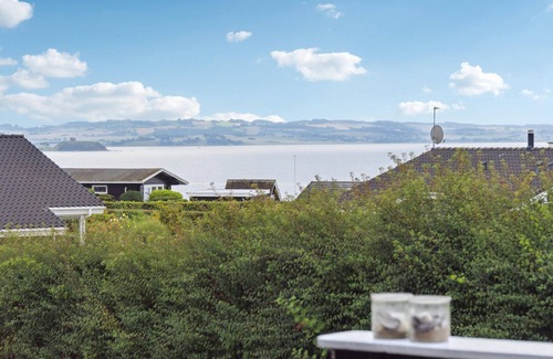Ronde Apartment | Stunning apartment in Rønde with sauna