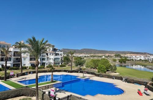 Jeronimo y Avileses y Balsicas de Arriba Apartment | Stunning apartment with overflow pool and golf view