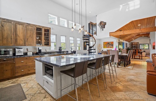 Calabasas House | Stunning Art Nature Retreat Villa Calabasas Sleep for 8