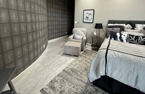 Northeast Heights House | Stunning, Award Winning, Hideaway Near Balloon Fiesta Park