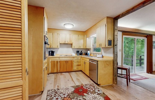 Waynesville House | Stunning away from it all mountain view home with large relaxing deck