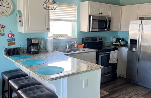 Navarre Beach Condo | Stunning balcony sunsets, 2 minute walk to beach, lil piece of heaven!