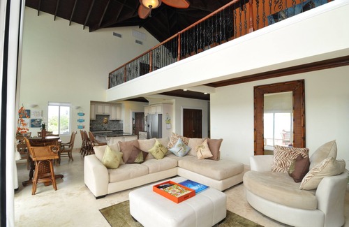 Governor's Harbour House | Stunning Beachfront House, Walk to Tippys! Pool Table, Foosball, POOL!