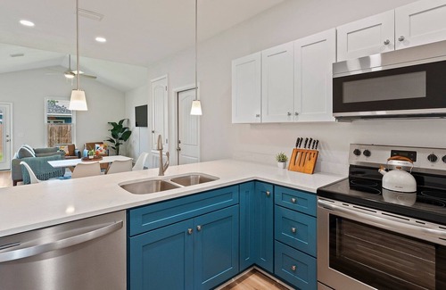 Ono Island Cottage | Stunning Beach Cottage, Minutes to Beach and Parks