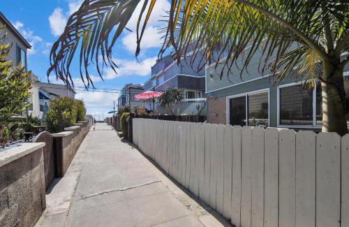 Mission Beach House | Stunning Beach Haven! Steps to the Beach & Pet Friendly!
