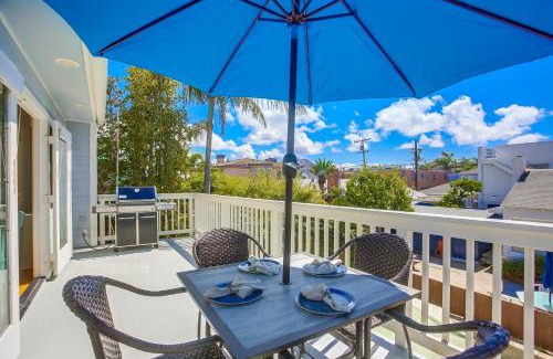 South Mission Beach House | Stunning Beach Home - Steps to the Bay,Beach, &Boardwalk w Grill & Patios