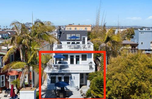 South Mission Beach House | Stunning Beach Home - Steps to the Bay,Beach, &Boardwalk w Grill & Patios