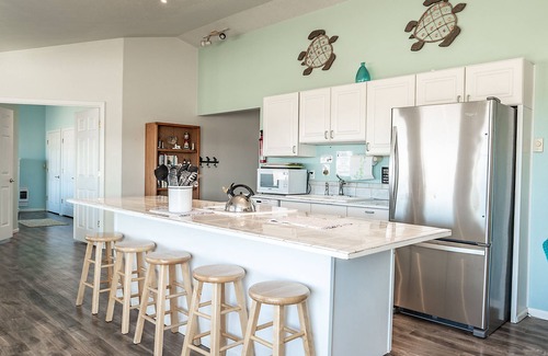 Bayshore House | Stunning Beach House! Pet Friendly!