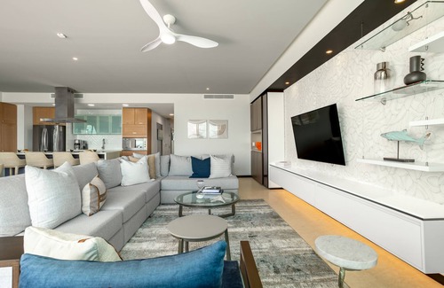 North Hotel Zone Condo | Stunning Beach Front Condo in Peninsula Tower 1! 3BD Condo for rent in North Hot