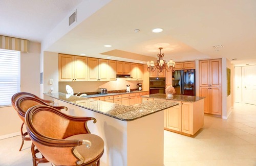 Redington Beach Condo | Stunning Beachfront, Huge Balcony, W/D, Free Wi-Fi & Cable, BBQ, 2 Pools, Hot Tub ~ 110 La Contessa