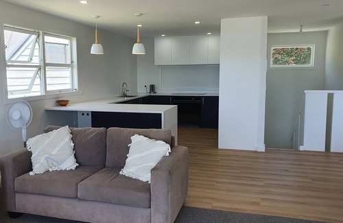 Grahams Beach House | Stunning Beachfront Bach