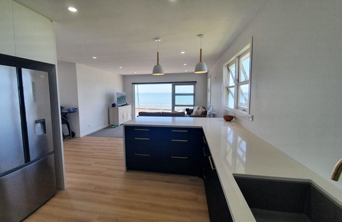 Grahams Beach House | Stunning Beachfront Bach