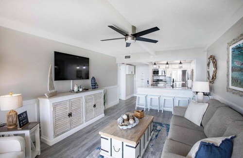 Hutchinson Island South Condo | ☀️🌴Stunning Beachfront Condo 🌊🏖️