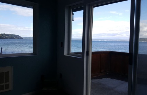 Clinton House | Stunning Beachfront Villa on beautiful Whidbey Island
