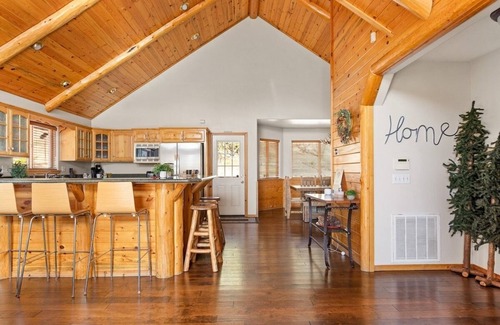 Castle Glen Estates House | Stunning Big Bear Retreat | Hot Tub | Arcade