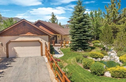Castle Glen Estates Cabin | Stunning Big Bear Retreat | Amazing View | HotTub!
