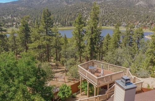 Castle Glen Estates Cabin | Stunning Big Bear Retreat | Amazing View | HotTub!