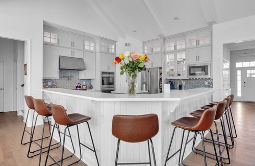 Milton House | Stunning brand new single family home for exquisite, luxurious summer retreat.