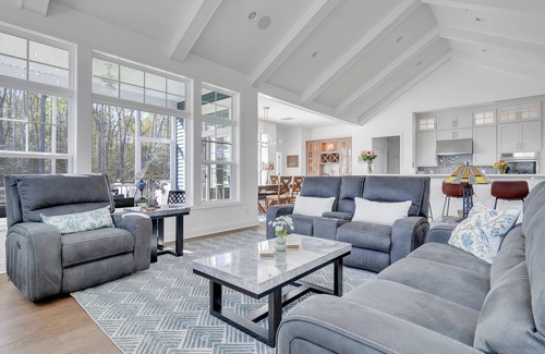 Milton House | Stunning brand new single family home for exquisite, luxurious summer retreat.