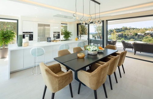 Benahavis Villa | Stunning brand new villa for rent in La Quinta