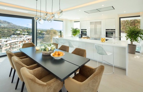 Benahavis Villa | Stunning brand new villa for rent in La Quinta