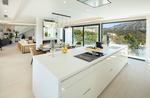 Benahavis Villa | Stunning brand new villa for rent in La Quinta
