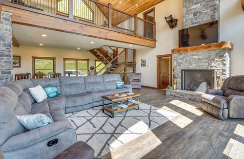 Driftwood Cabin | Stunning 'Bugle Hollow Lodge' w/ Mtn Views!