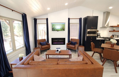 Angel Fire Cabin | Stunning cabin, remodeled, fire pit, king bed, A/C