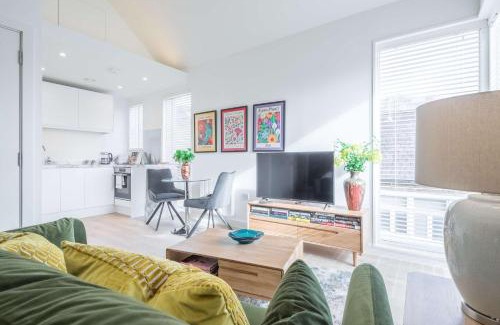 Cambridge City Centre Apartment | Stunning Central Apt - Balcony & Parking
