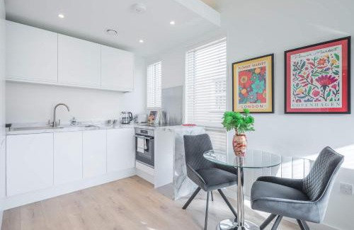 Cambridge City Centre Apartment | Stunning Central Apt - Balcony & Parking