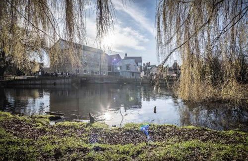 Cambridge City Centre Apartment | Stunning Central Apt - Balcony & Parking