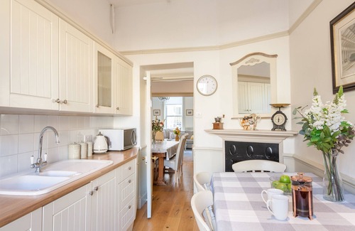 Bath House | Stunning Central Townhouse-Roman Baths- 3 min walk