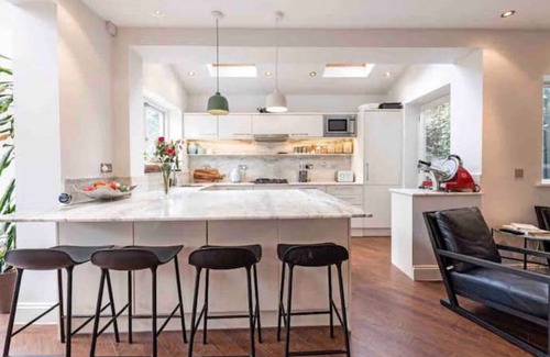 Clapham Apartment | Stunning Clapham Old Town Apartment