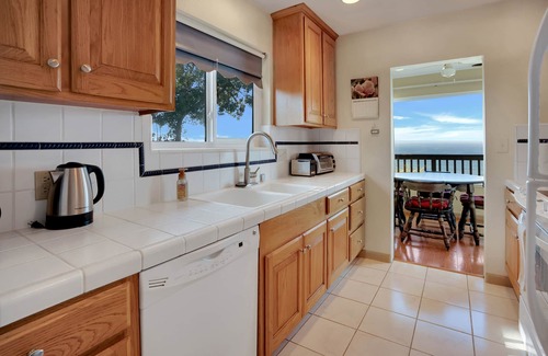 La Selva Beach Cottage | Stunning Coastal Cottage w/Panoramic Views of Monterey Bay! 6 Miles from Town