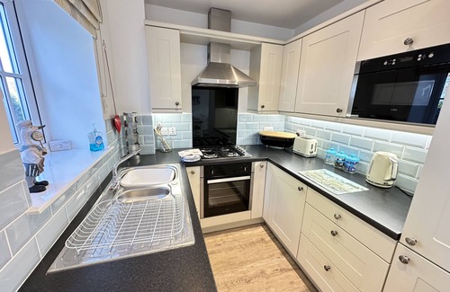 Filey Cottage | Stunning Coastal Cottage - Sleeping 5 in 2 Bedrooms - Pool and Beach Access Included.