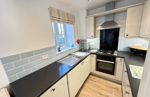 Filey Cottage | Stunning Coastal Cottage - Sleeping 5 in 2 Bedrooms - Pool and Beach Access Included.