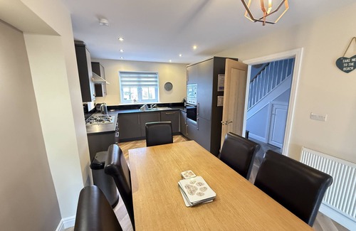 Filey Cottage | Stunning Coastal Cottage - Sleeping 6 in 3 Bedrooms - Pool and Beach Access Included.