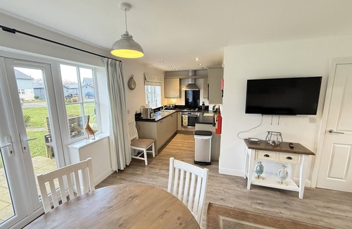 Filey Cottage | Stunning Coastal Cottage - Sleeping 5 in 2 Bedrooms - Pool and Beach Access Included.