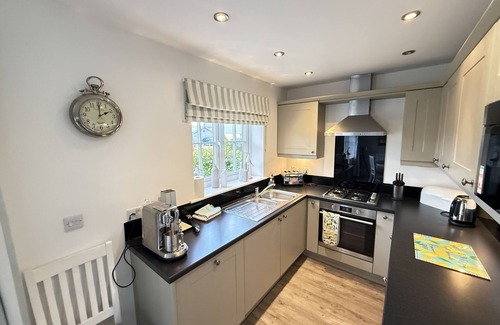Filey Cottage | Stunning Coastal Cottage - Sleeping 5 in 2 Bedrooms - Pool and Beach Access Included.