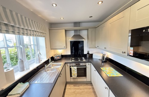 Filey Cottage | Stunning Coastal Cottage - Sleeping 5 in 2 Bedrooms - Pool and Beach Access Included.