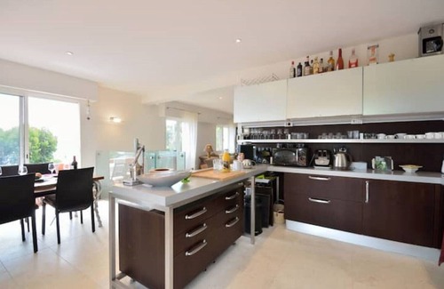 Espero-Pax Villa | Stunning contemporary 5-bedroom villa 20 minutes from Cannes